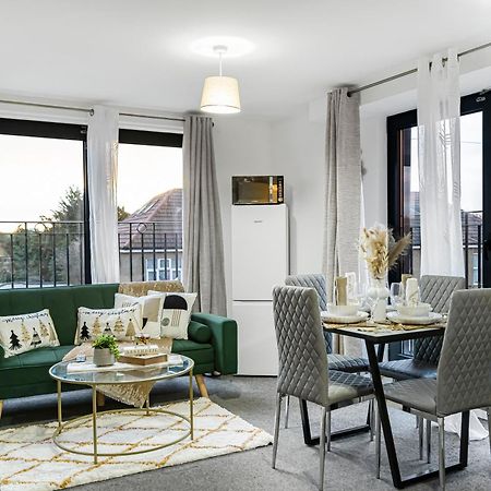 One And Two Bed Apartments Slough Near Heathrow Colnbrook Buitenkant foto