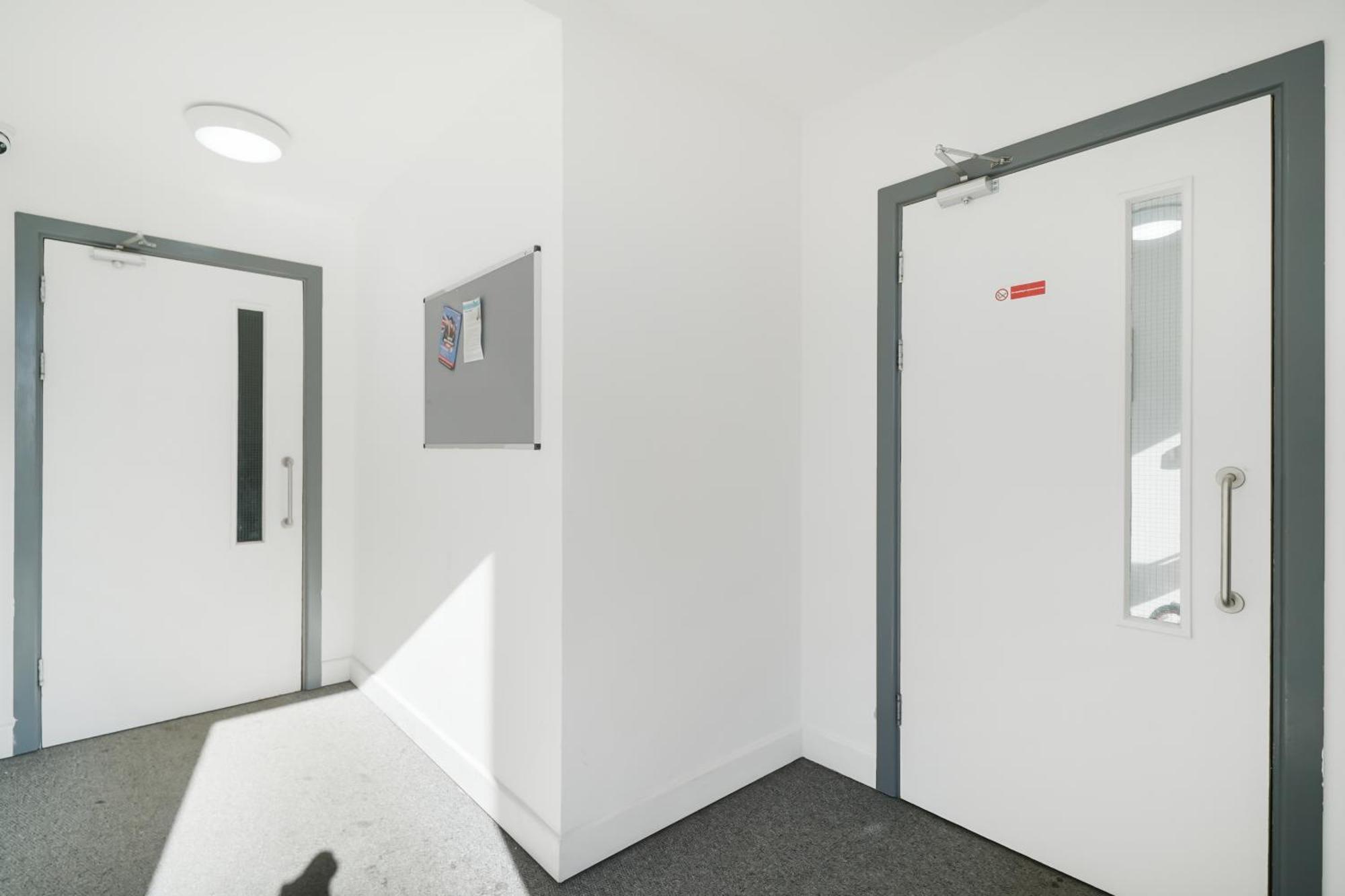 One And Two Bed Apartments Slough Near Heathrow Colnbrook Buitenkant foto