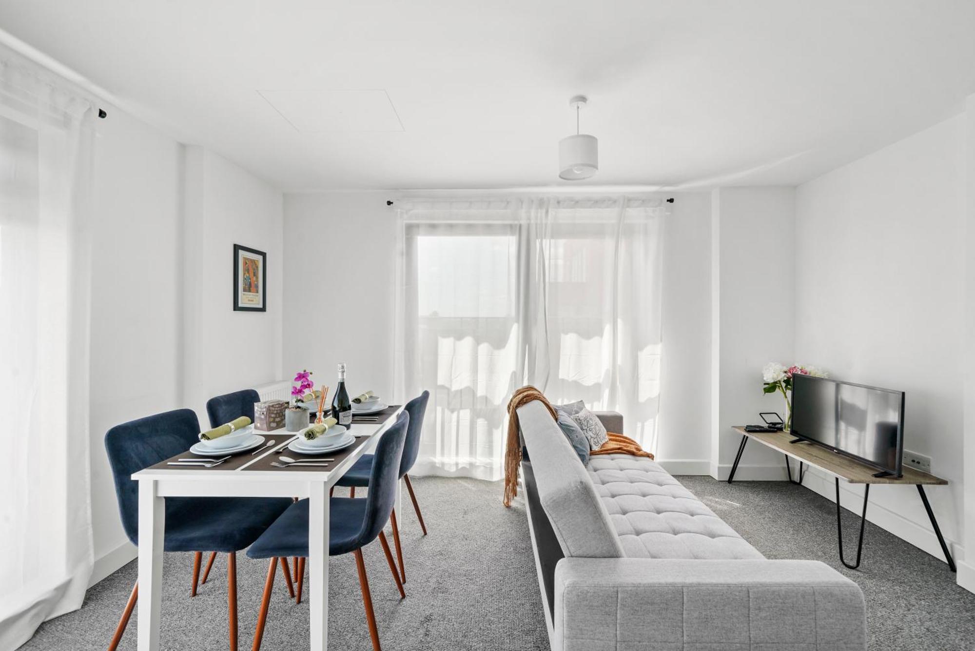 One And Two Bed Apartments Slough Near Heathrow Colnbrook Buitenkant foto