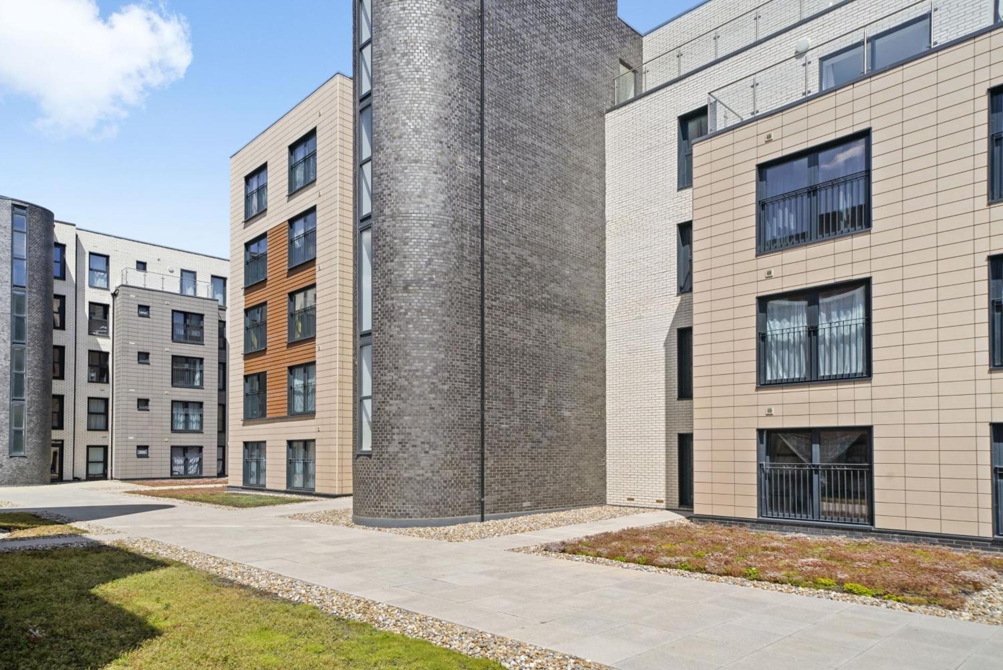 One And Two Bed Apartments Slough Near Heathrow Colnbrook Buitenkant foto