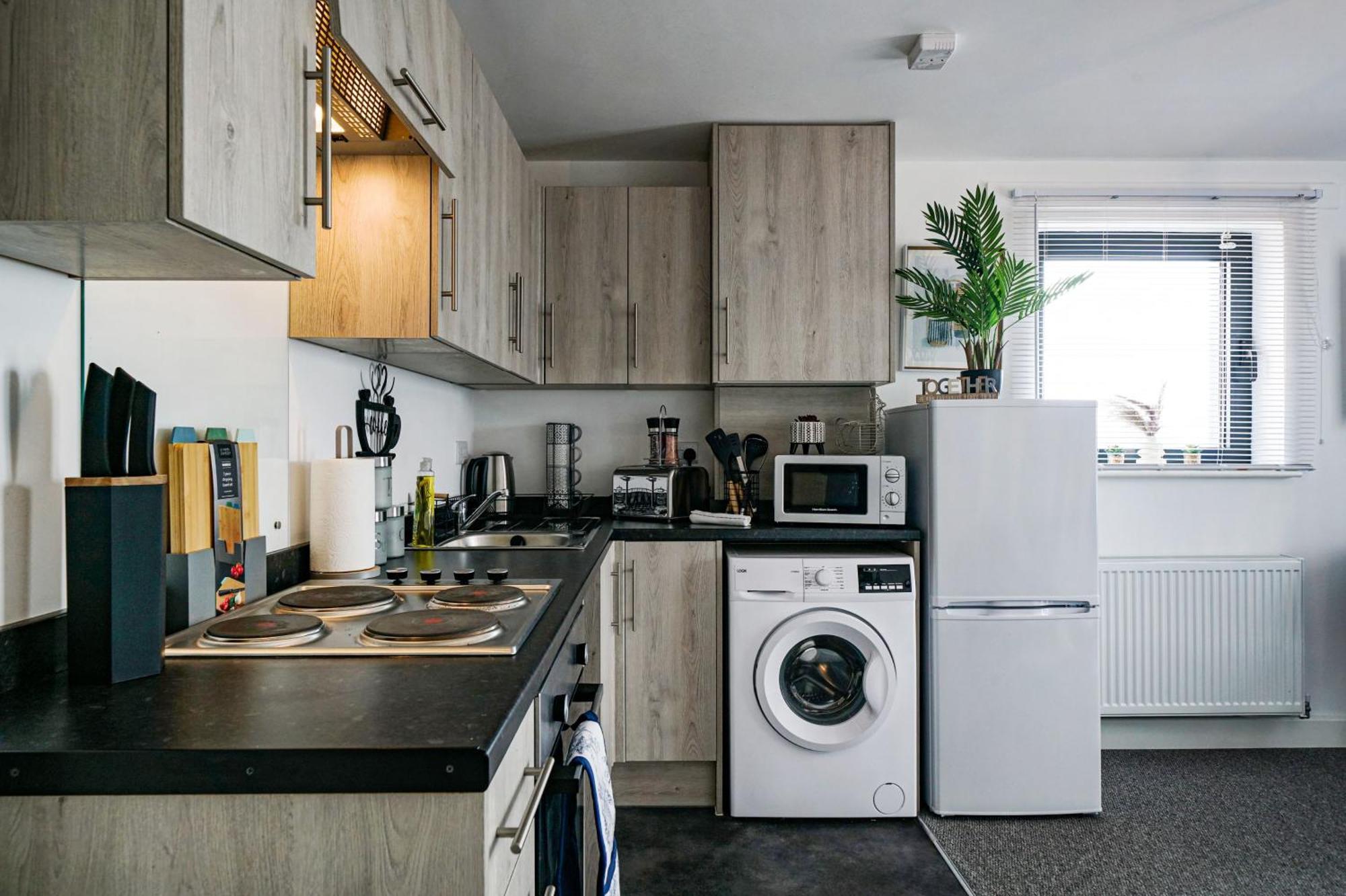 One And Two Bed Apartments Slough Near Heathrow Colnbrook Buitenkant foto