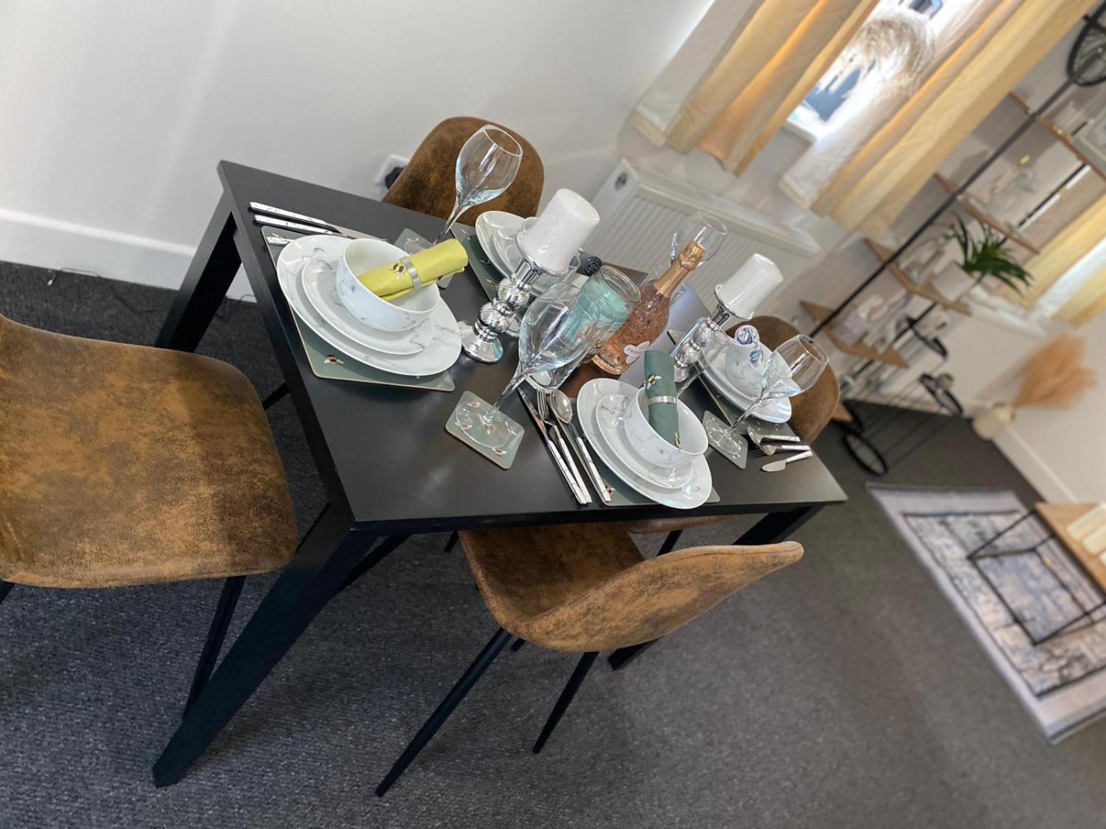 One And Two Bed Apartments Slough Near Heathrow Colnbrook Buitenkant foto