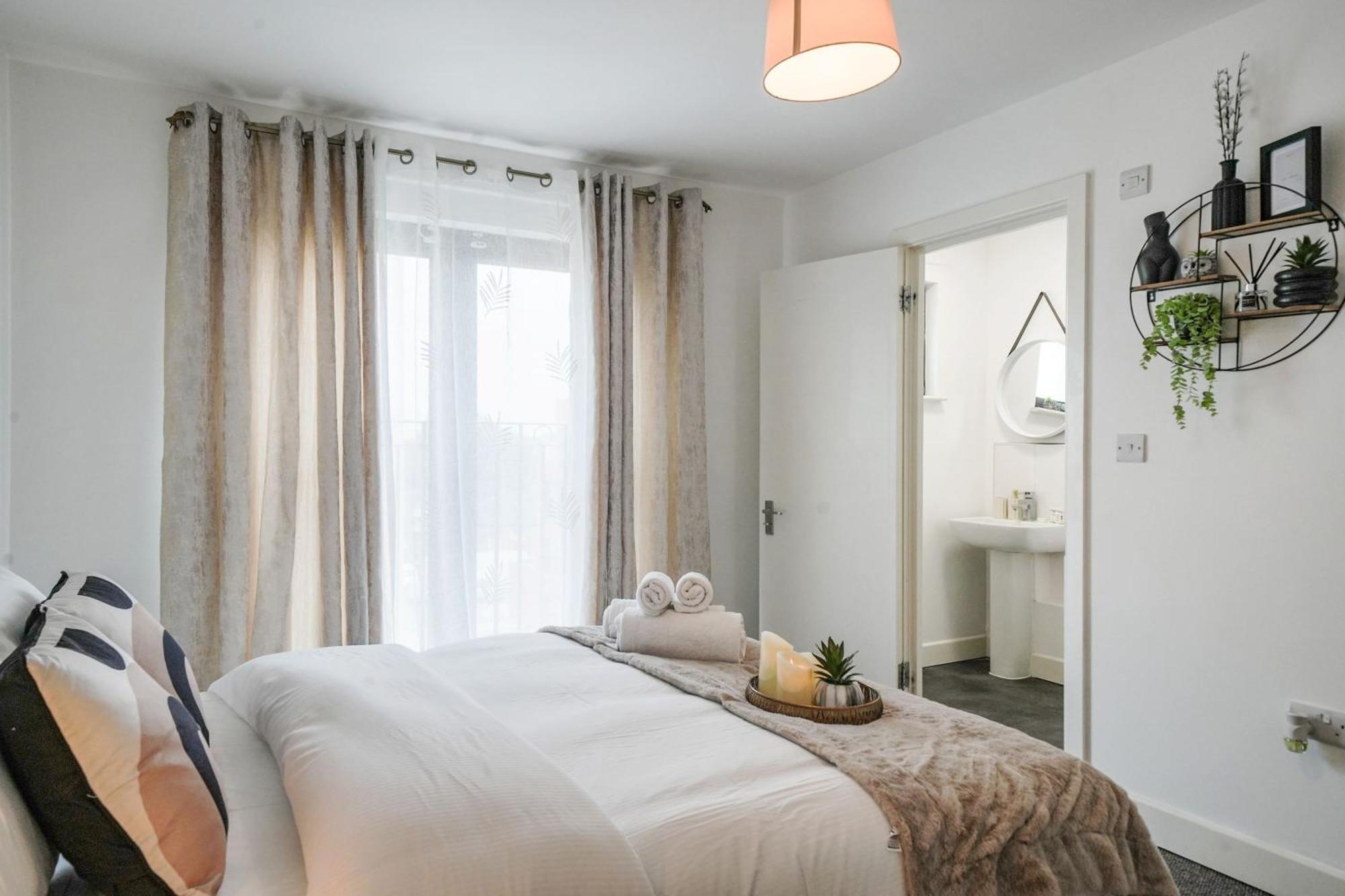 One And Two Bed Apartments Slough Near Heathrow Colnbrook Buitenkant foto