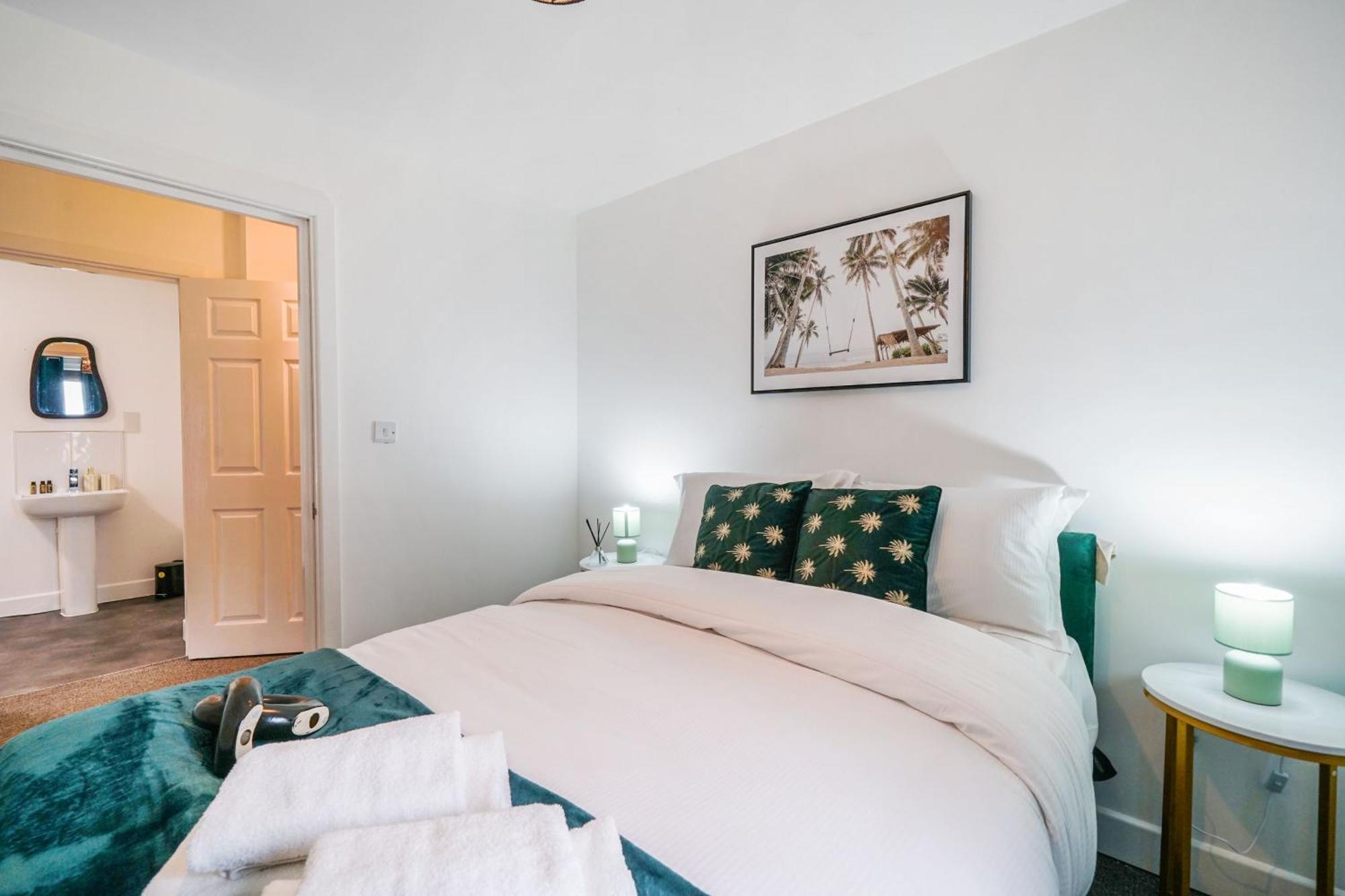 One And Two Bed Apartments Slough Near Heathrow Colnbrook Buitenkant foto