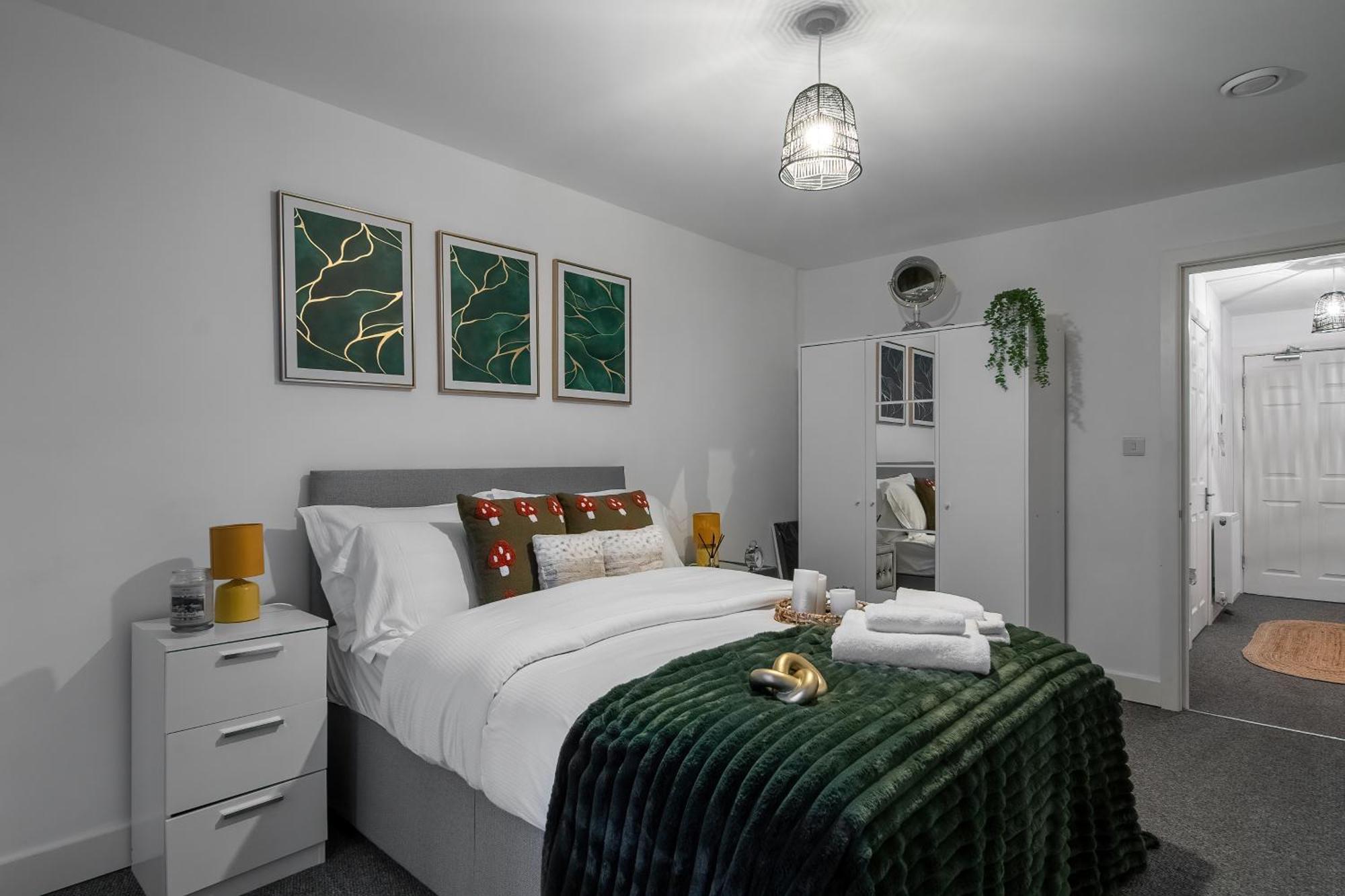 One And Two Bed Apartments Slough Near Heathrow Colnbrook Buitenkant foto