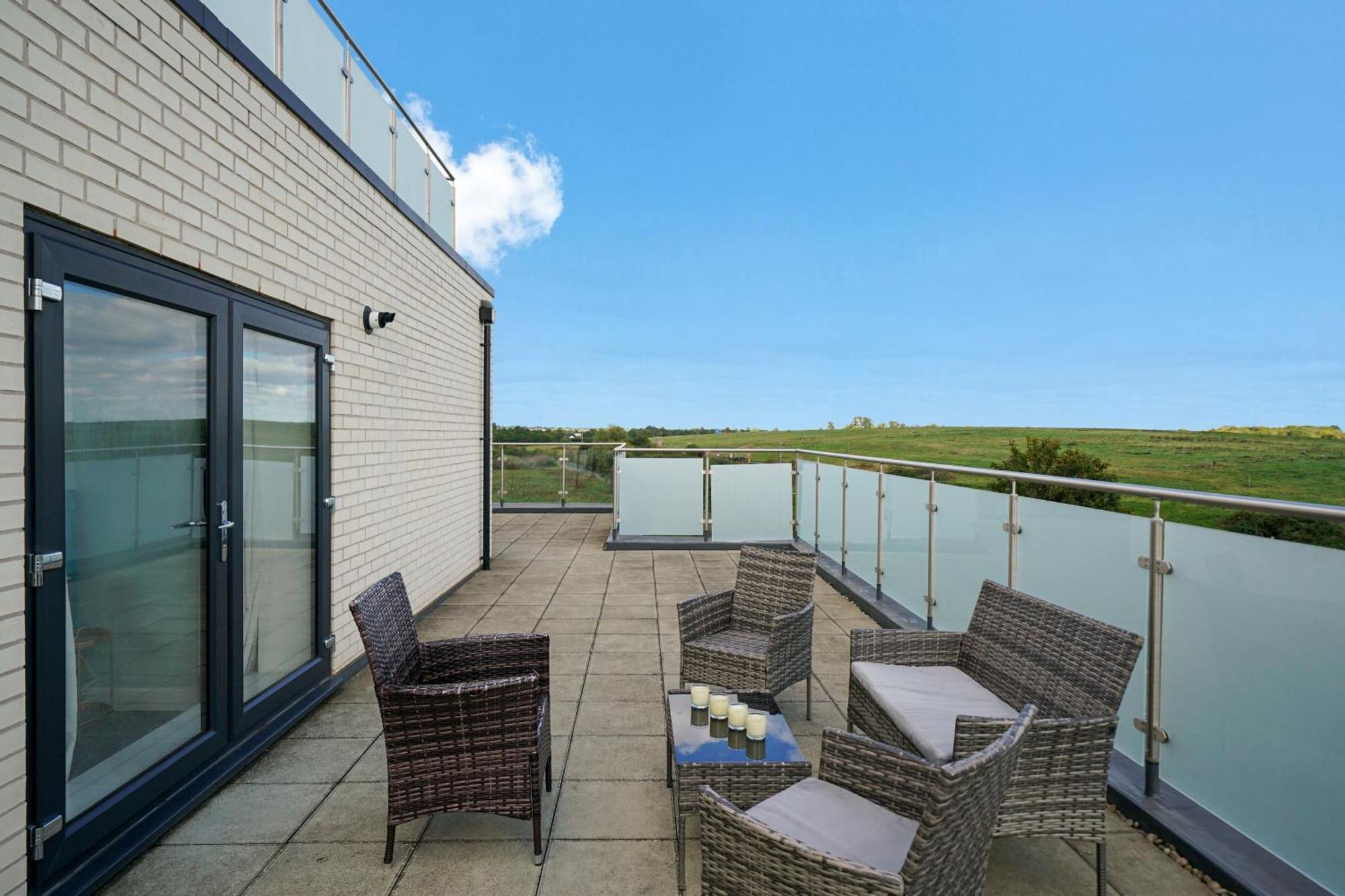 One And Two Bed Apartments Slough Near Heathrow Colnbrook Buitenkant foto