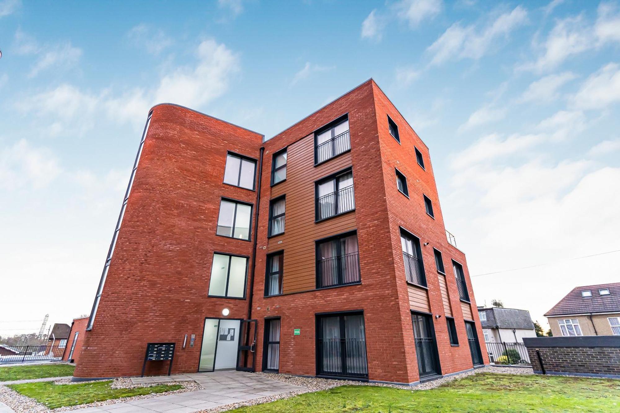 One And Two Bed Apartments Slough Near Heathrow Colnbrook Buitenkant foto